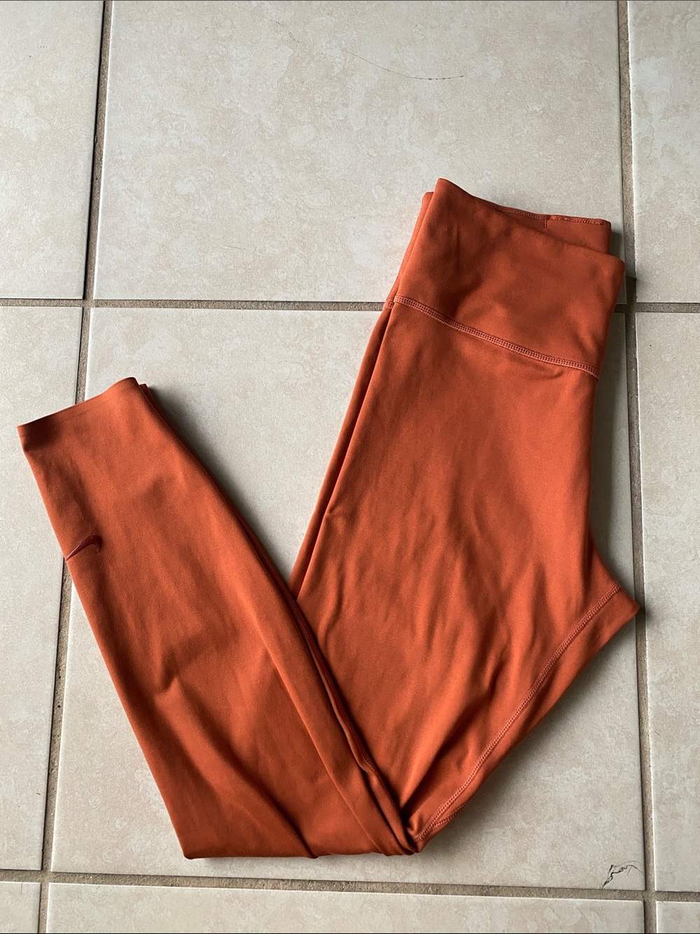 Nike Dri Fit High-Rise Orange Performance Leggings - Picture 2 of 3